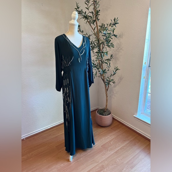 2 pc forest green maxi long sleeve embellished dress in M/L, Great condition✨ - Picture 12 of 16